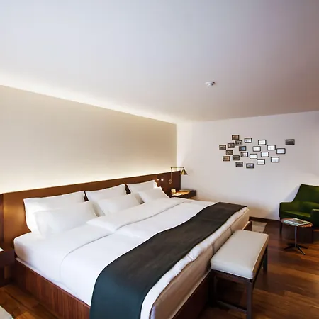 Square Nine Belgrade-the Leading Of The World 贝尔格莱德