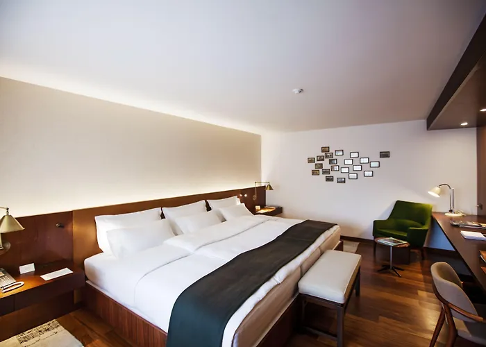 Square Nine Belgrade-the Leading Of The World Belgrad